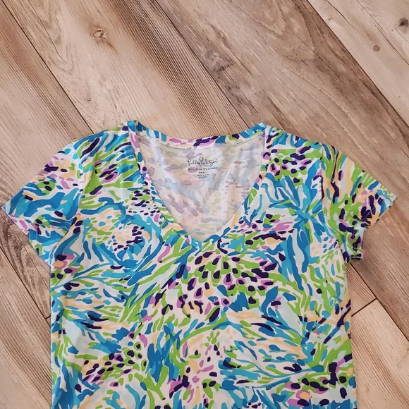 Lilly Pulitzer Etta vneck top Sz S - Picture 3 of 3